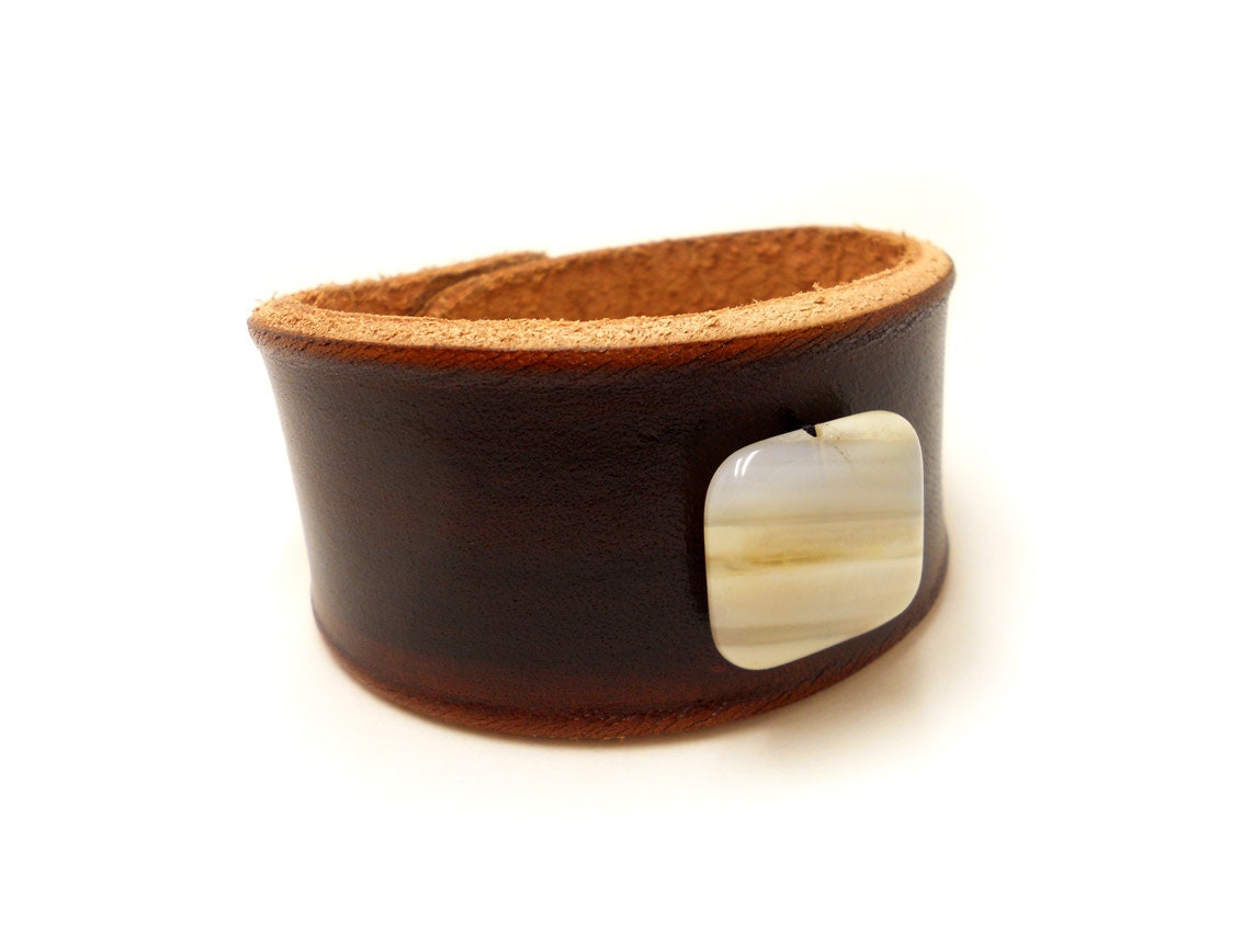 Brown Leather Bracelet with White Agate Bead
