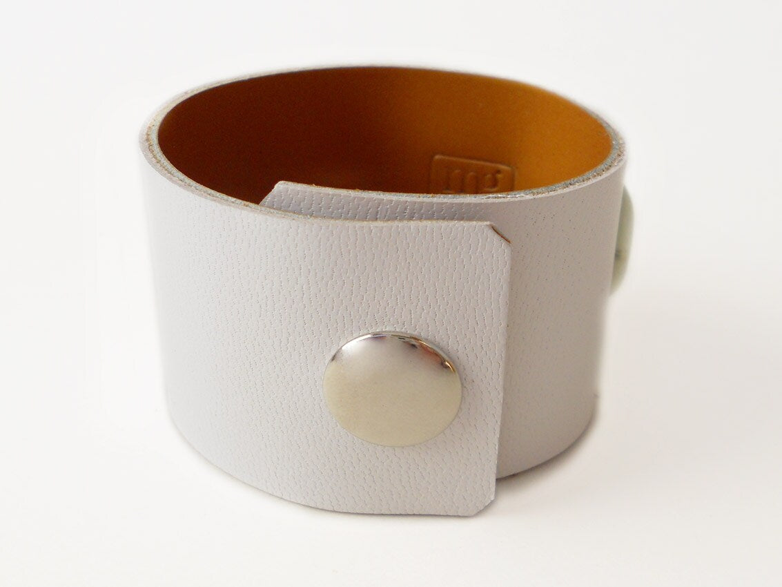 White Leather Bracelet with Green Jade Stone Beads