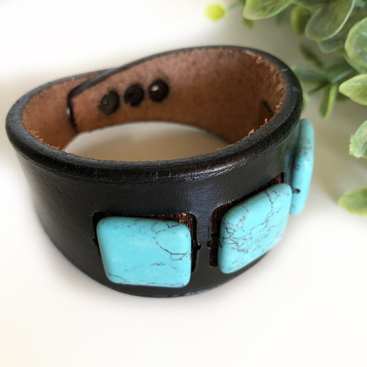 Handmade Genuine Leather Bracelet with Turquoise Beads