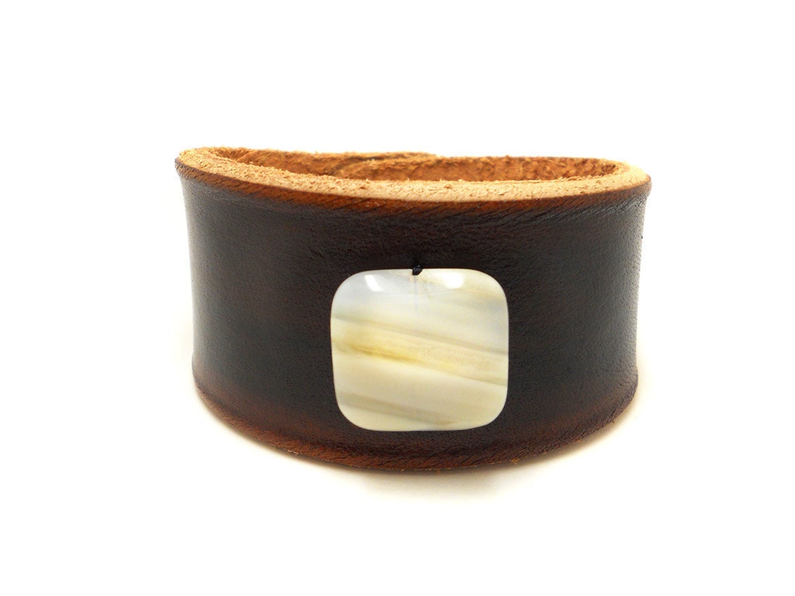 Brown Leather Bracelet with White Agate Bead
