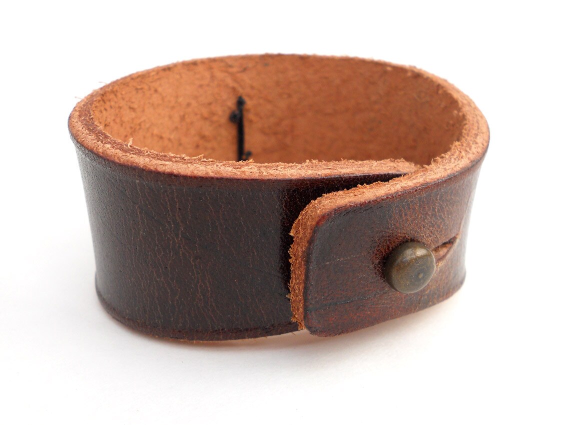 Brown Leather Cuff Bracelet with White Agate Bead
