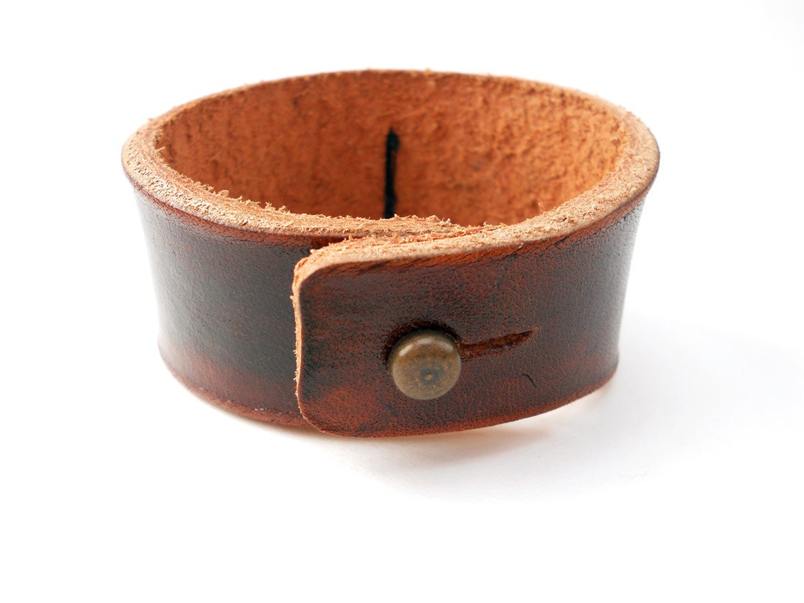 Brown Leather Bracelet with White Agate Bead
